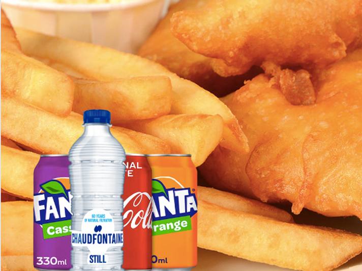 Fish and chips: gebakken vis met friet en saus