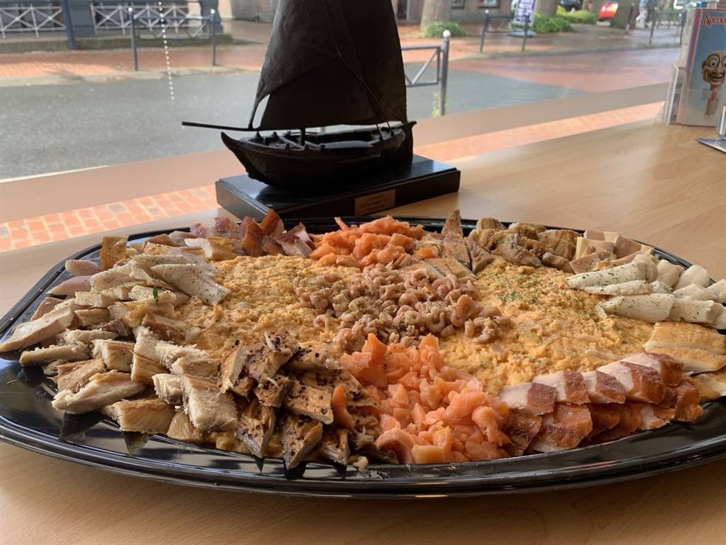 Vishapjesschaal Speciaal met vissalade